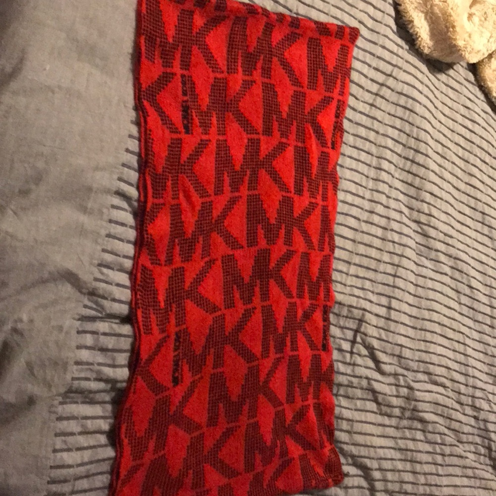 Michael kors infinity scarf